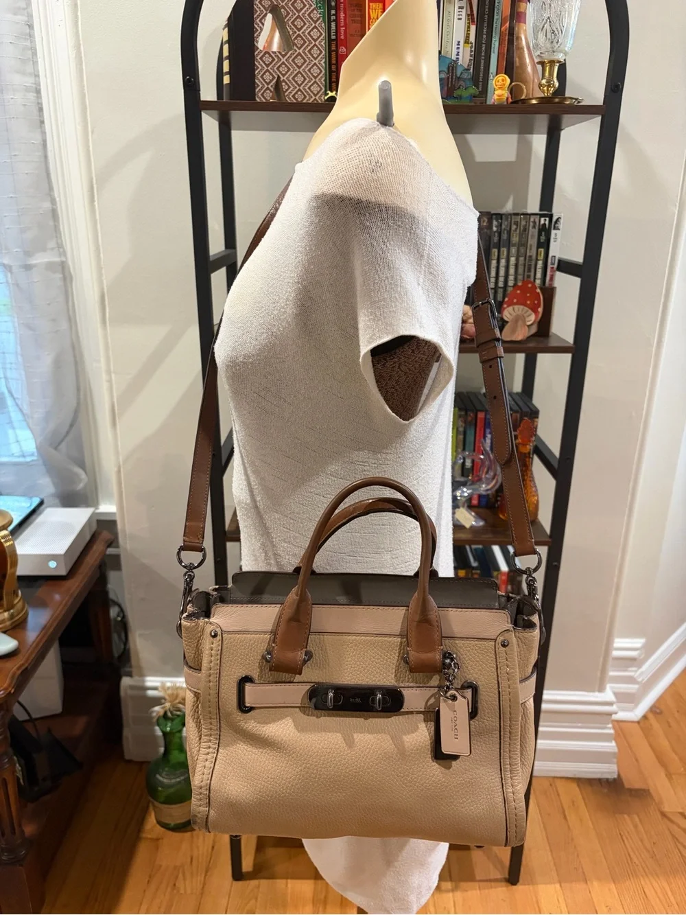 Tan Coach Swagger 27 - 34417